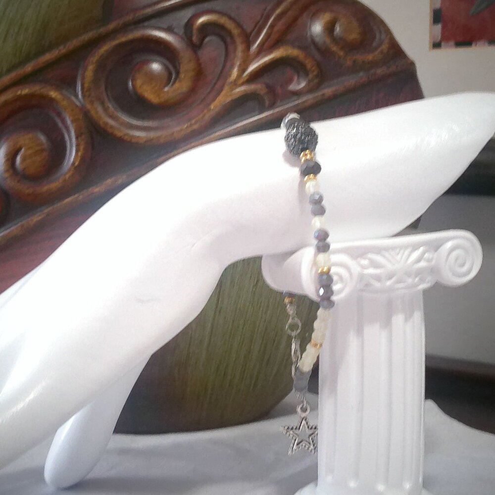 CUSTOM DESIGN Bracelet with Lavender, Black & Silver Beads Size 8 1/4